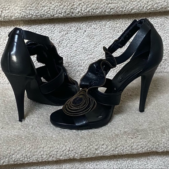 BCBG MAXAZRIA SHOES / BCBG HIGH HEEL FRINGE SHOES/ BLACK / SIZE 9 B/ USED - Picture 3 of 7